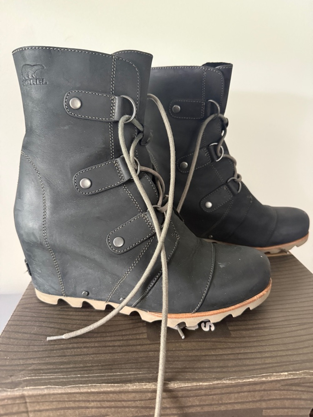 Sorel Black Lace-Up Wedge Mid Boots with Tan Sole - Picture 2 of 6